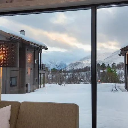 Apartment Modern Alpine Retreat - New 3br With Sauna And Full Amenities, Ground Floor - 101 Stranda (More og Romsdal)