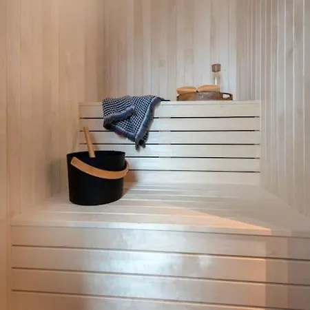 Modern Alpine Retreat - New 3br With Sauna And Full Amenities, Ground Floor - 101 Apartment Stranda (More og Romsdal)