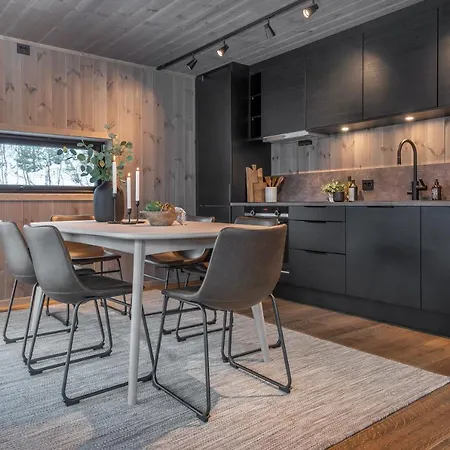 Apartment Modern Alpine Retreat - New 3br With Sauna And Full Amenities, Ground Floor - 101 Stranda (More og Romsdal)