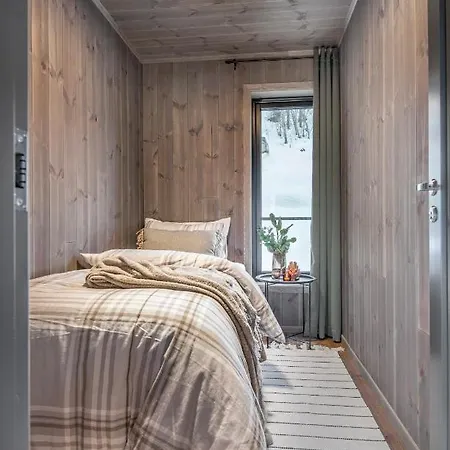 Modern Alpine Retreat - New 3br With Sauna And Full Amenities, Ground Floor - 101 * Stranda (More og Romsdal)