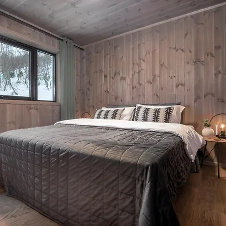 Modern Alpine Retreat - New 3br With Sauna And Full Amenities, Ground Floor - 101 * Stranda (More og Romsdal)