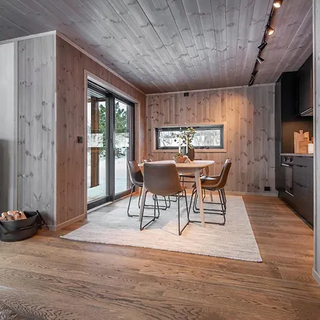 Modern Alpine Retreat - New 3br With Sauna And Full Amenities, Ground Floor - 101 Apartment Stranda (More og Romsdal)